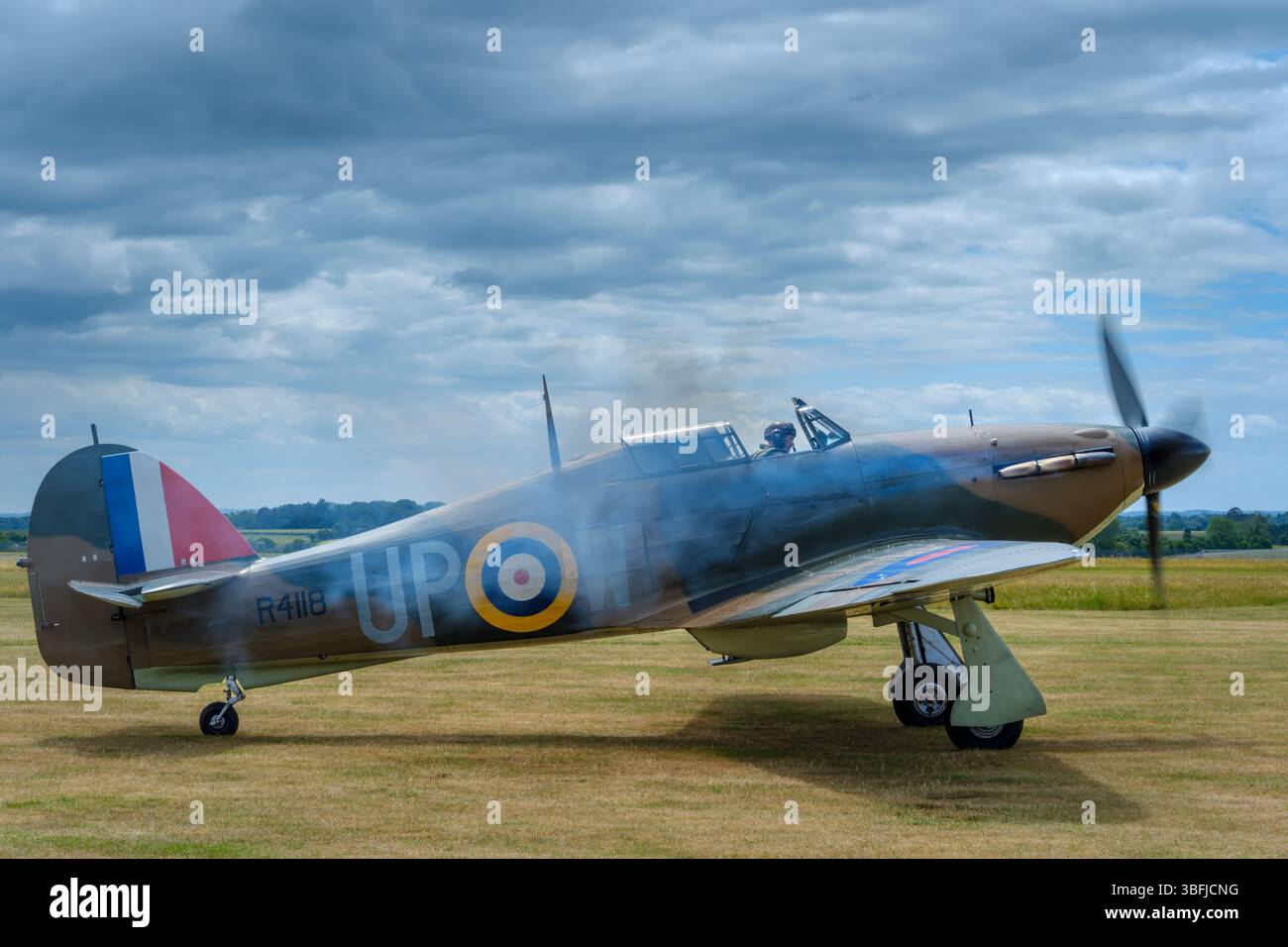 Kemble, Gloucestershire - Hawker Hurricane Mk1 R4118, ein Veteran der Schlacht von Großbritannien, befindet sich im Privatbesitz von Hurricane Heritage. Es begann mit Nr. 60 Stockfoto