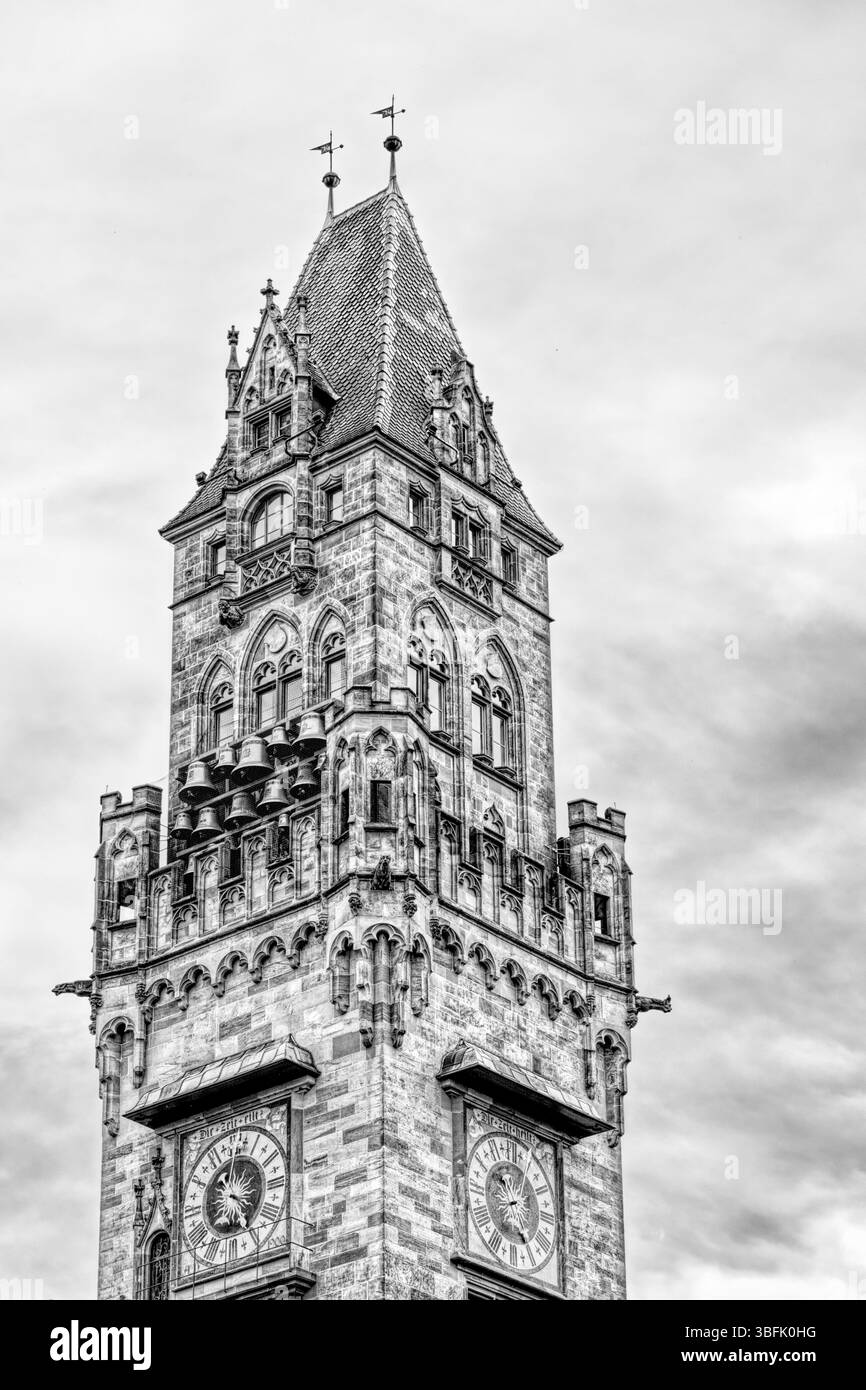 Saarbrücken Saarbrücken in Deutschland Detail des Rathauses St. Johann Turm Detail in Schwarz-weiß Stockfoto