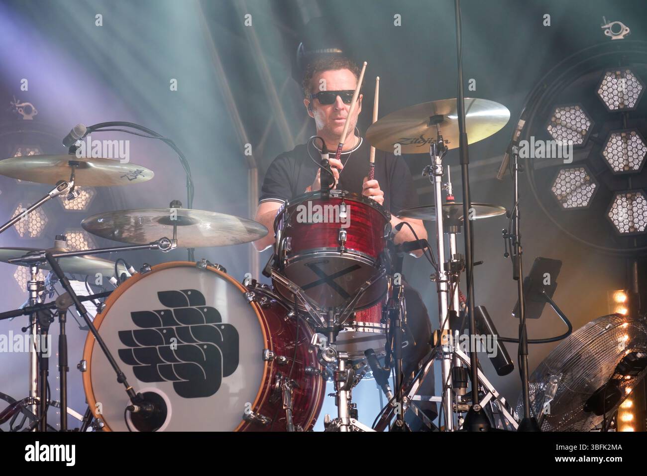 Andy Williams von The Doves tritt beim Wychwood Festival in Cheltenham auf. Juni 2025 Stockfoto