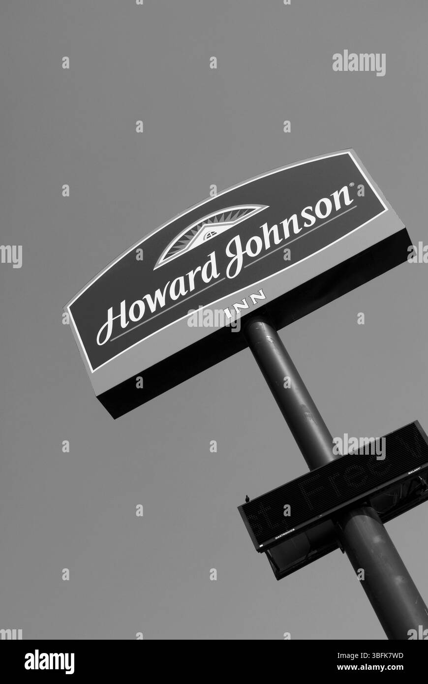 Howard Johnson Inn Schild, das an die klassische amerikanische Straßenfahrt erinnert. Stockfoto
