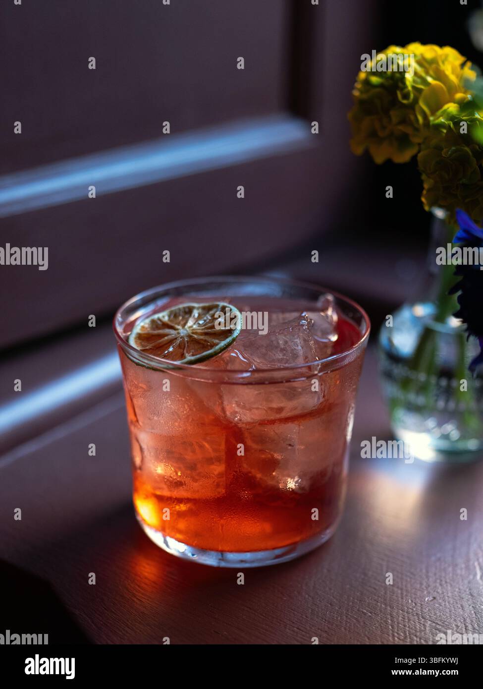 Cocktails werden auf einer Party serviert. Stockfoto