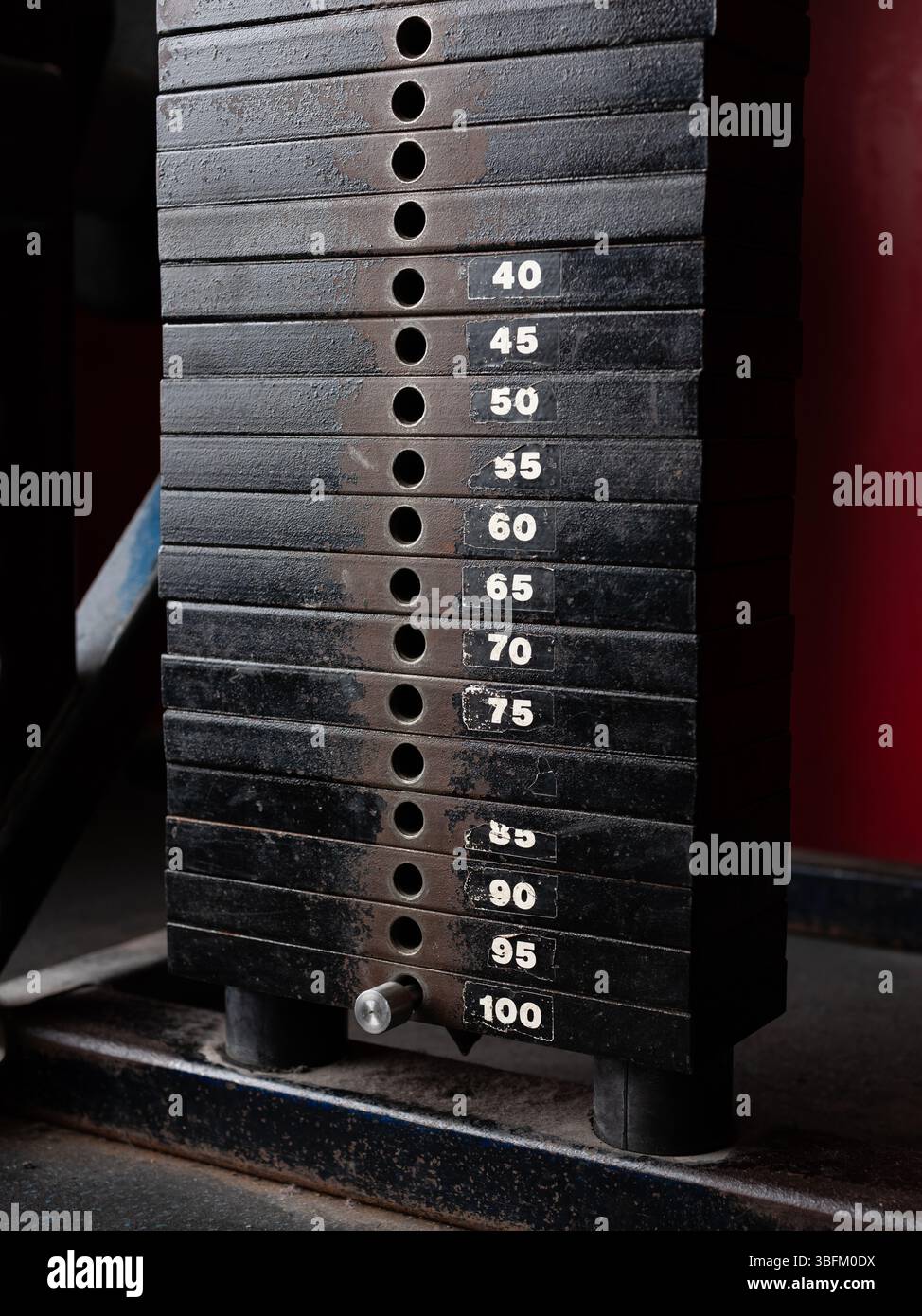 Geräte in einem Bodybuilding-Fitnessstudio. Stockfoto