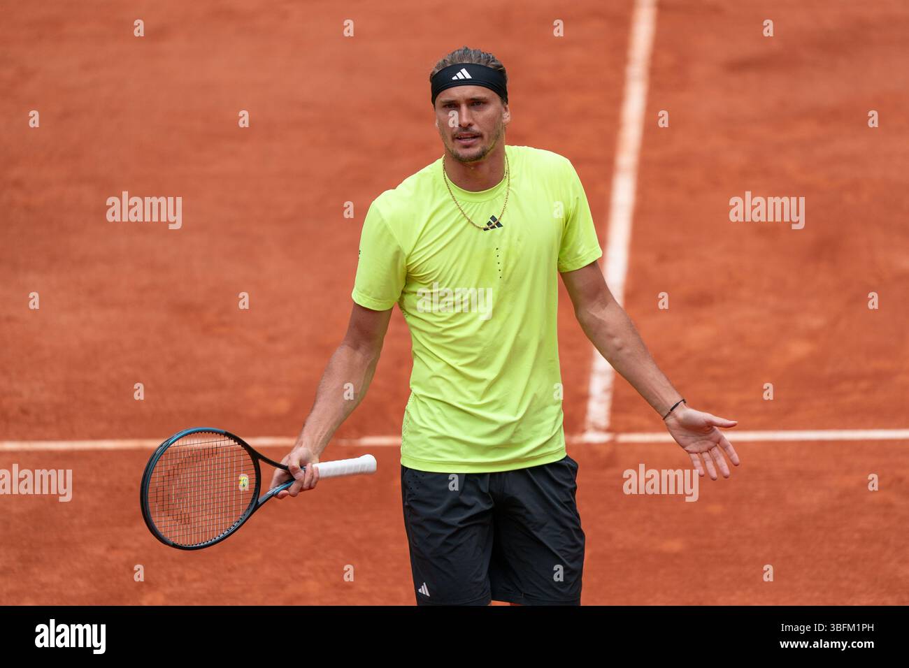 PARIS, FRANKREICH - 2. JUNI: Alexander Zverev von Deutschland während der French Open am 2. Juni 2025 in Roland Garros in Paris. (Foto von Marleen Fouchier/Orange Pictures) Credit: Orange Pics BV/Alamy Live News Credit: Orange Pics BV/Alamy Live News Stockfoto