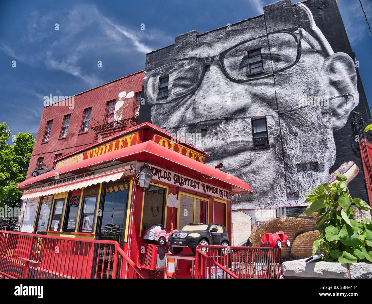 Ollie’s Trolley ist ein Burgerrestaurant zum Mitnehmen in der Innenstadt im West End von Cincinnati Ohio 2025 Stockfoto
