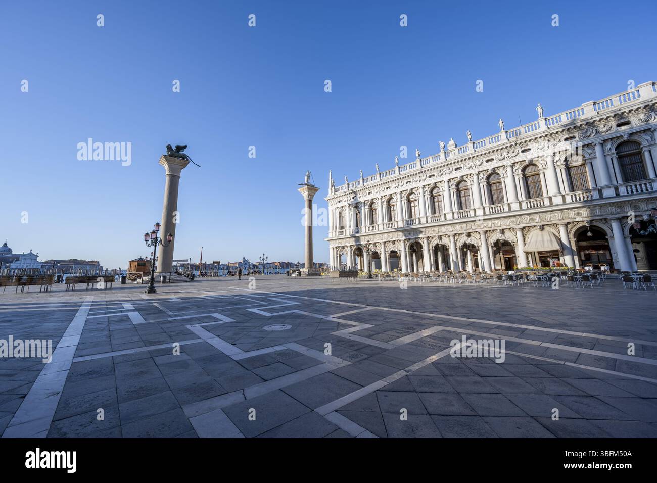 Piazetta San Marco im Morgenlicht, Colonna di San Marco und Colonna di San Todaro, Markusplatz, Venedig, Venetien, Italien, Europa Stockfoto
