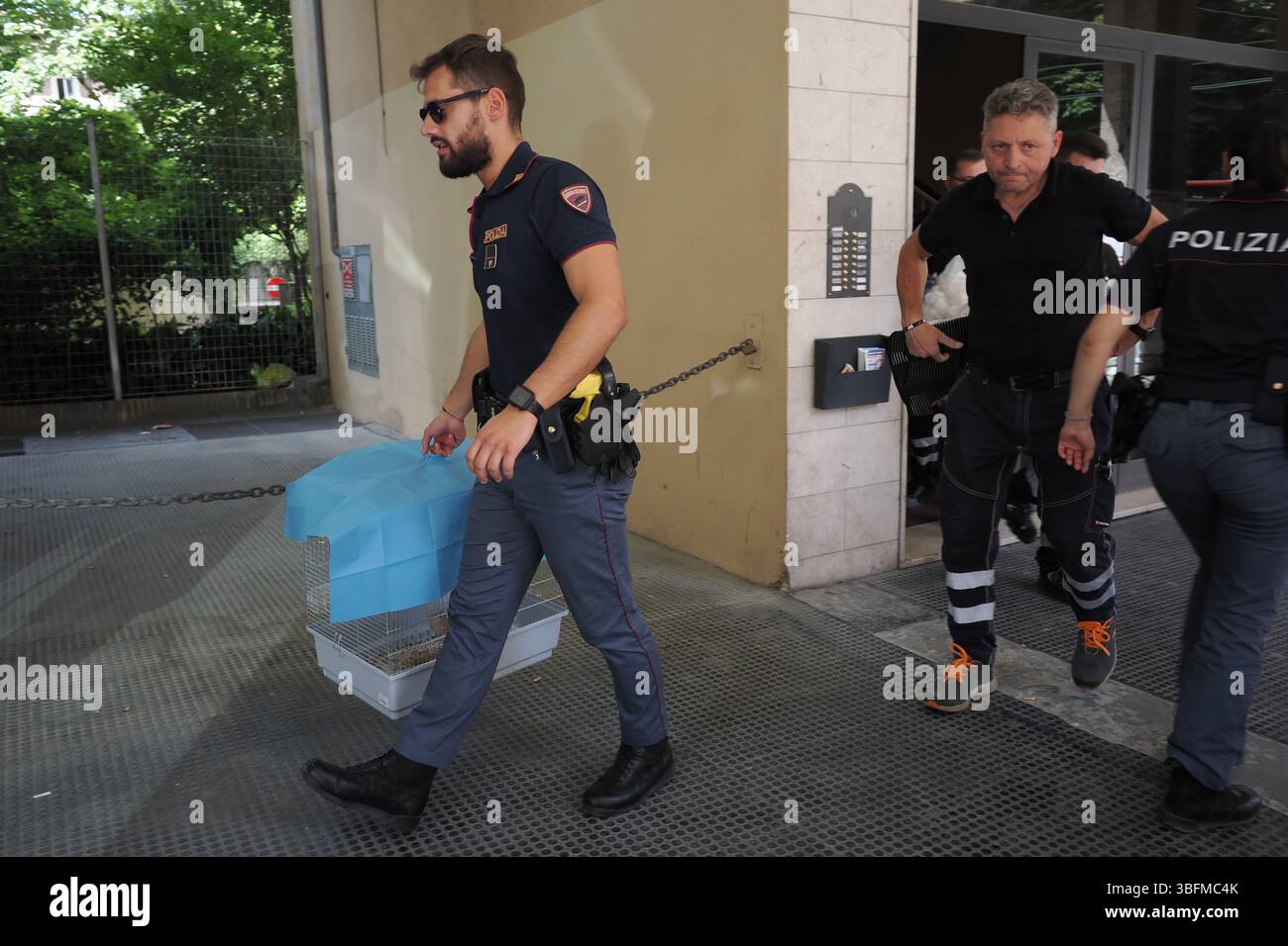 Bologna, Italien. Juni 2025. Bologna, Italia - Cronaca - 2 Giugno 2025 - Duplice omicidio coppia Gay auf der piazza DellÕUnitˆ - (Foto Michele Nucci/LaPresse) News - Bologna, Italien - 02. Juni 2025 - Doppelmord an schwulen Paaren auf der Piazza DellÕUnitˆ - (Foto Michele Nucci/LaPresse) Credit: LaPresse/Alamy Live News Stockfoto