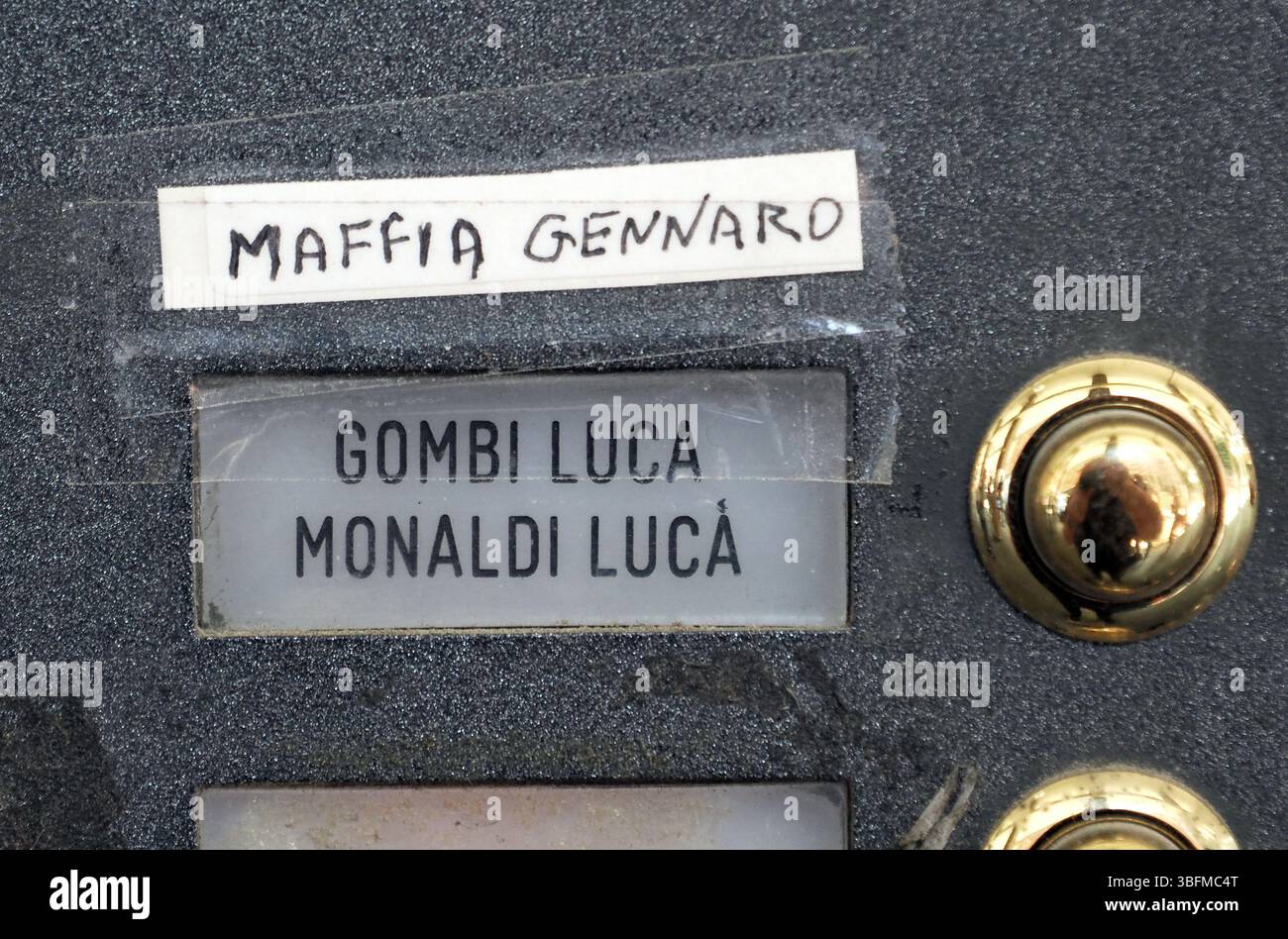 Bologna, Italien. Juni 2025. Bologna, Italia - Cronaca - 2 Giugno 2025 - Duplice omicidio coppia Gay auf der piazza Dell'Unità - (Foto Michele Nucci/LaPresse) News - Bologna, Italien - 02. Juni 2025 - Doppelmord an schwulen Paaren auf der Piazza Dell'Unità - (Foto Michele Nucci/LaPresse) Credit: LaPresse/Alamy Live News Stockfoto