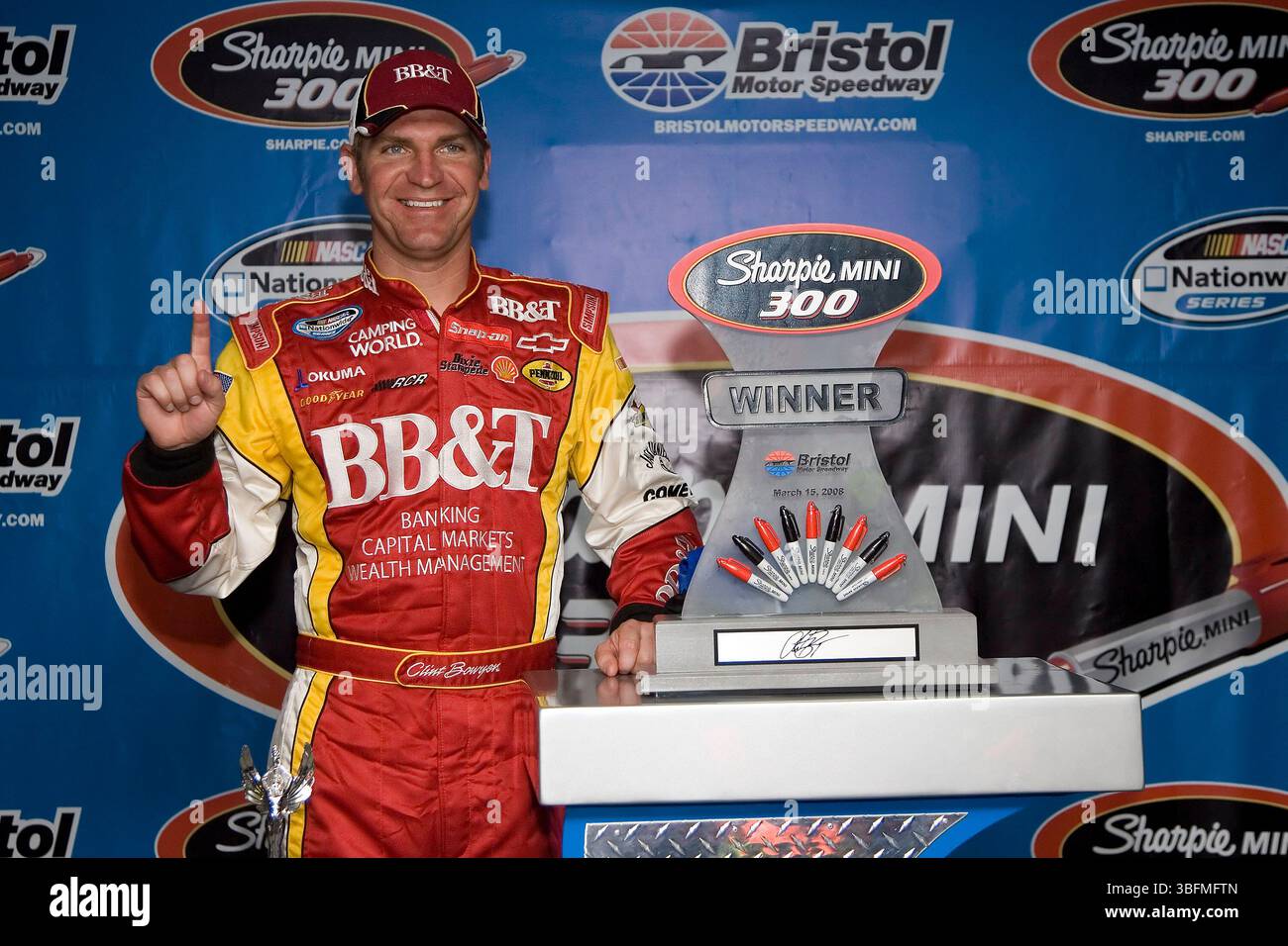 Bristol, TN, USA. März 2008. Bristol, TN USA – 15. März 2008: Clint Bowyer gewinnt auf dem Bristol Motor Speedway für den Sharpie Mini 300 in Bristol, TN. (Kreditbild: © Walter G. Arce Sr./ASP via ZUMA Press Wire) NUR REDAKTIONELLE VERWENDUNG! Nicht für kommerzielle ZWECKE! Stockfoto