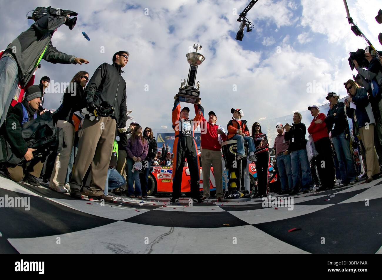 Bristol, TN, USA. März 2008. Bristol, TN USA – 16. März 2008: Jeff Burton gewinnt auf dem Bristol Motor Speedway die Food City 500 in Bristol, TN. (Kreditbild: © Walter G. Arce Sr./ASP via ZUMA Press Wire) NUR REDAKTIONELLE VERWENDUNG! Nicht für kommerzielle ZWECKE! Stockfoto