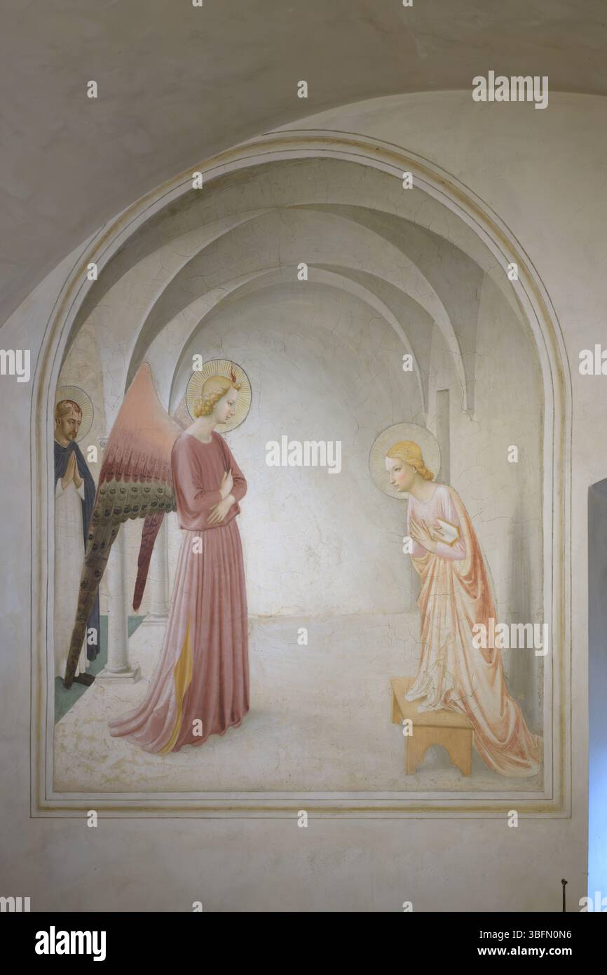 FRA Angelico's Fresko der Verkündigung in Zelle 3 von San Marco, Florenz, zeigt den Engel Gabriel, der die Jungfrau Maria begrüßt. Stockfoto FRA Angelico's Fresko der Verkündigung in Zelle 3 von San Marco, Florenz, zeigt den Engel Gabriel, der die Jungfrau Maria begrüßt. Stockfoto
