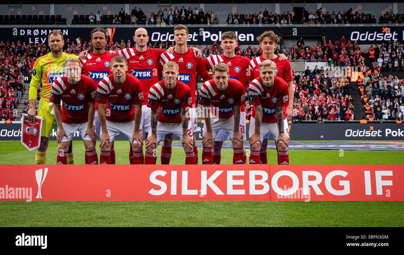 Herning, Dänemark. Mai 2025. Das Startelf von Silkeborg IF für das Oddset Cup Finale zwischen dem FC Kopenhagen und Silkeborg IF in der MCH Arena in Herning. Stockfoto