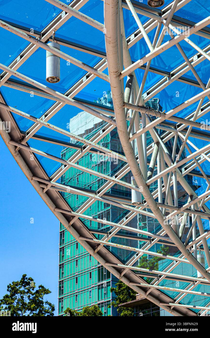 Steel Portico im Westin Bayshore Hotel an der Uferpromenade in Vancouver, Kanada Stockfoto