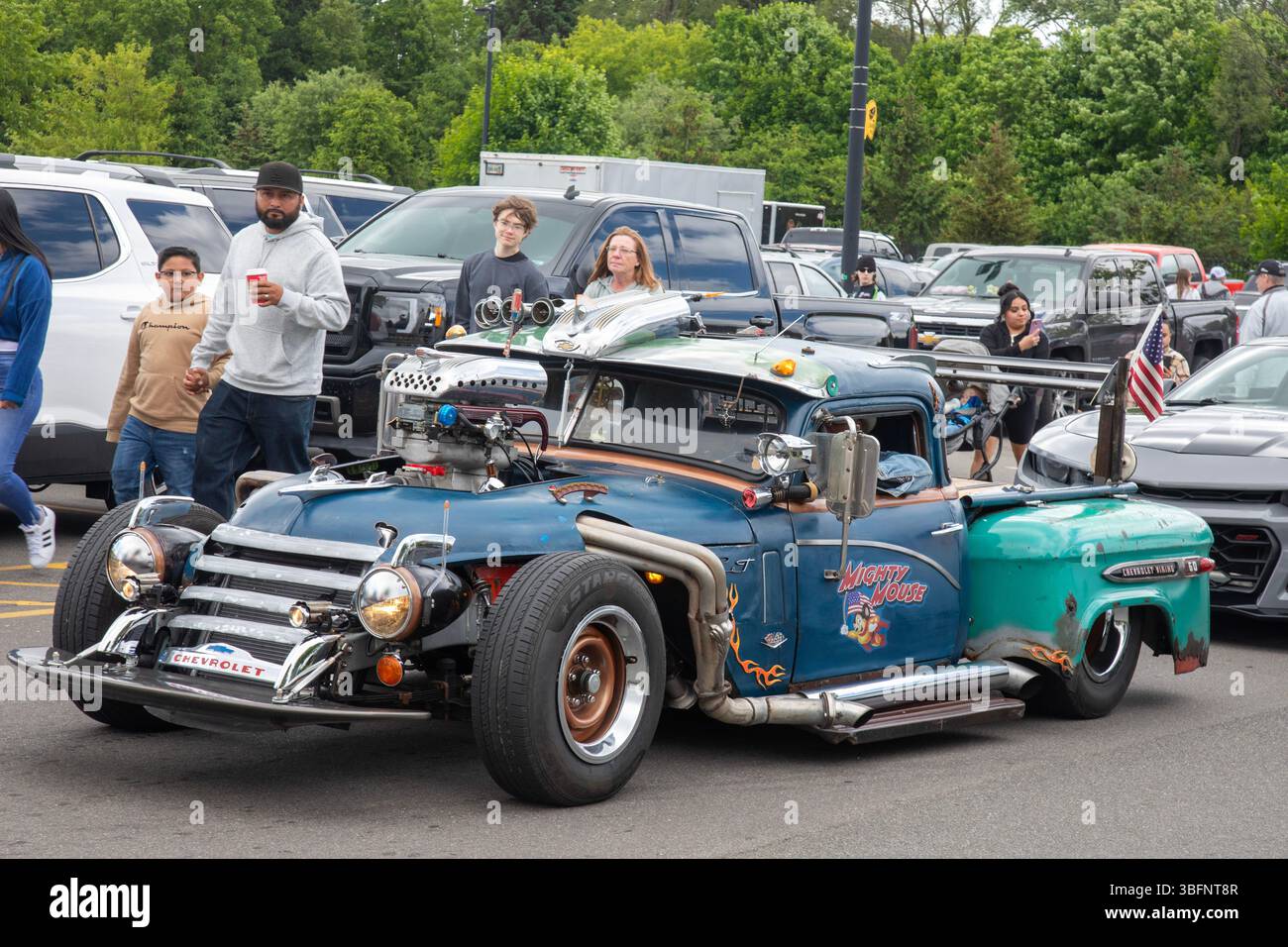 Taylor, Michigan – Tausende von Besuchern der Hot Wheels Legends Tour im Vorort Detroit. Die Tour ermöglicht es kundenspezifischen Autoherstellern, ihre Arbeit zu zeigen. Jedes Jahr Stockfoto