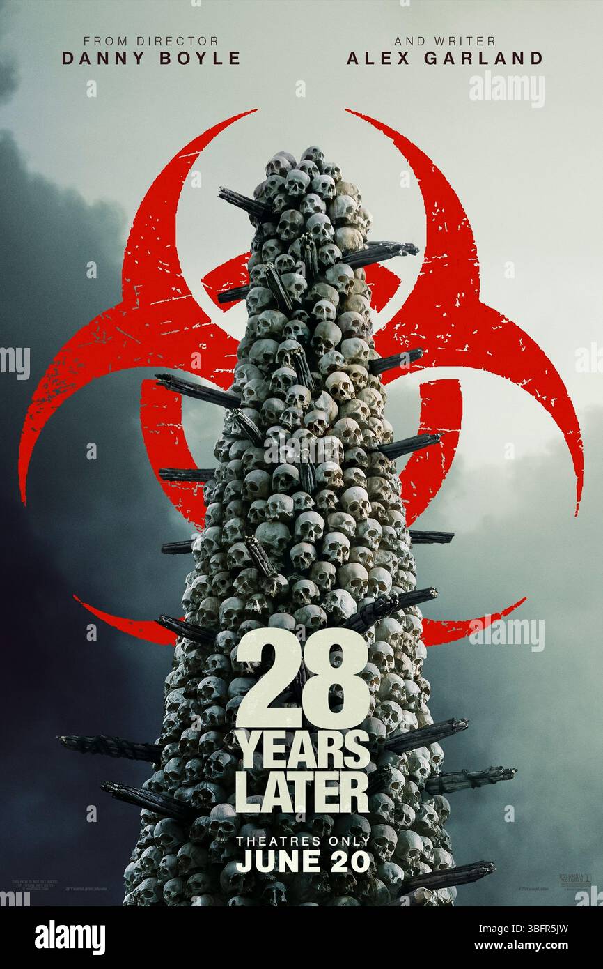 28 Years Later (2025) von Danny Boyle mit Jodie Comer, Aaron Taylor-Johnson und Ralph Fiennes. Ein postapokalyptischer Horrorfilm, der die Entwicklung eines verheerenden Virus über drei verschiedene Zeiträume - 28 Tage, 28 Wochen und 28 Jahre - verfolgt. NUR ZUR REDAKTIONELLEN VERWENDUNG des US-Advance-Posters. Quelle: BFA/Sony Pictures Stockfoto