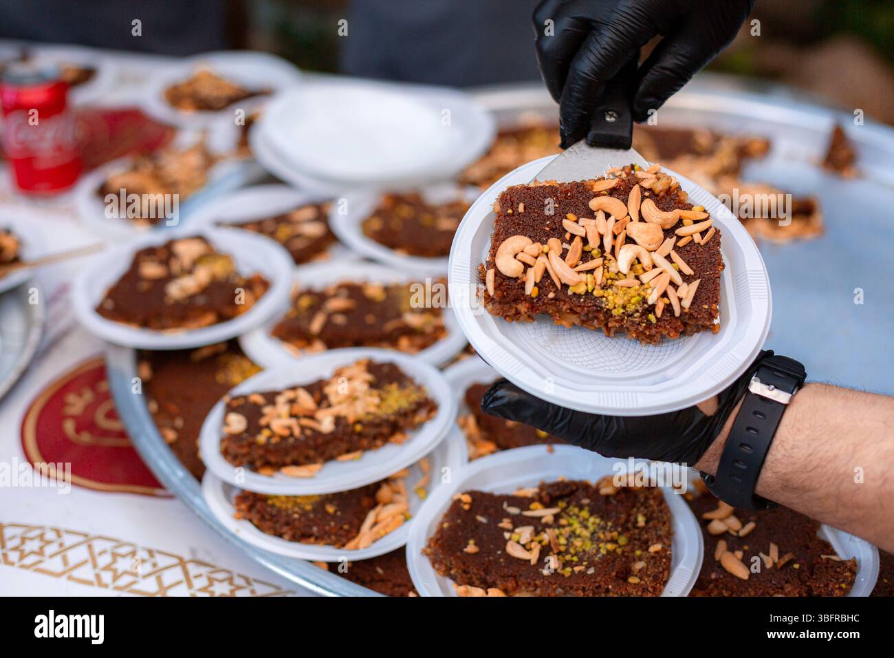 Arabisches Kunafa-Dessert, traditionelles Gebäck aus dem Nahen Osten Stockfoto