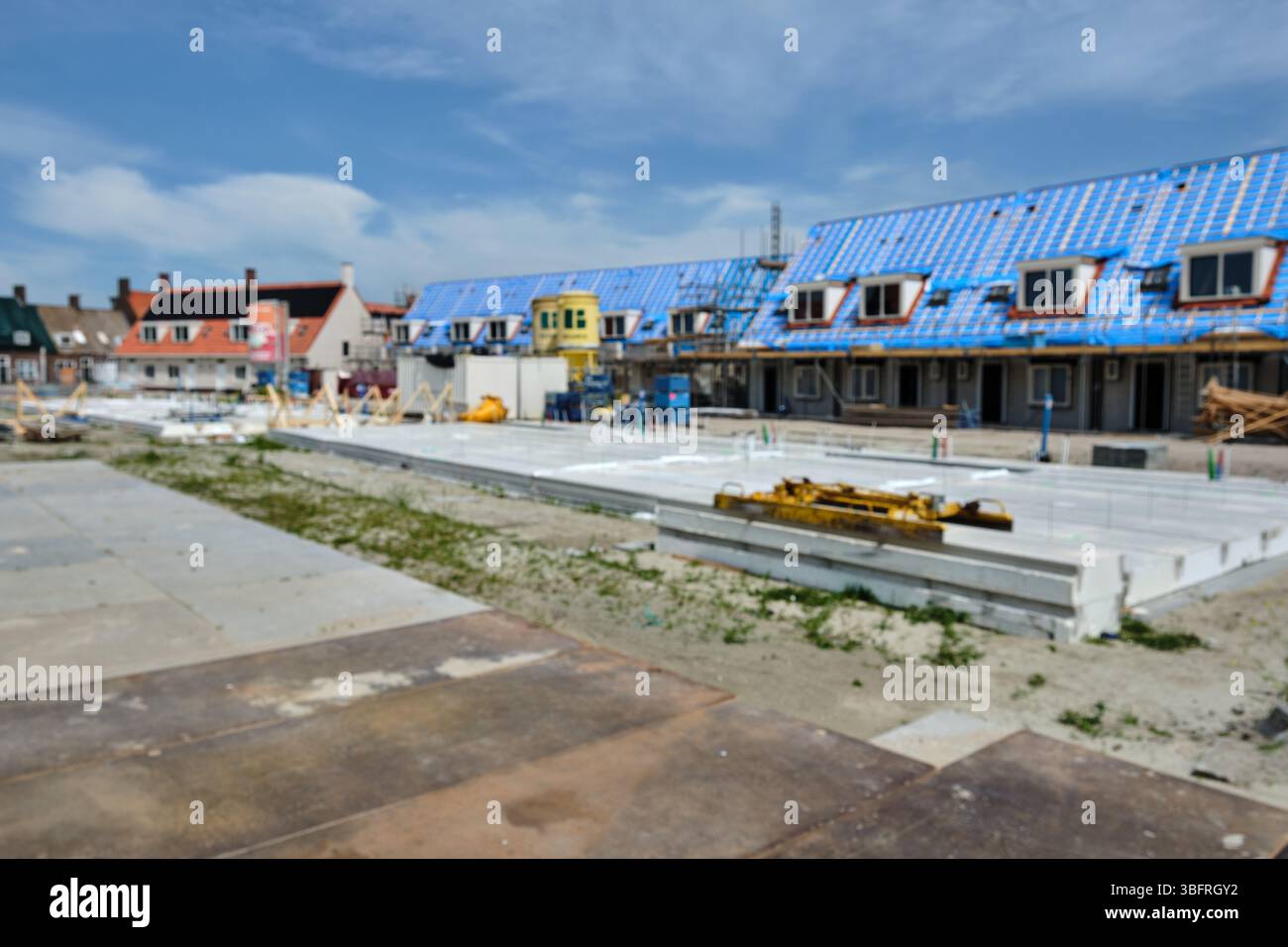 31. Mai 2025 - Middelburg-Niederlande: Sozialwohnungsprojekt mit Renovierung und Neubau eines Wohngebäudes Stockfoto