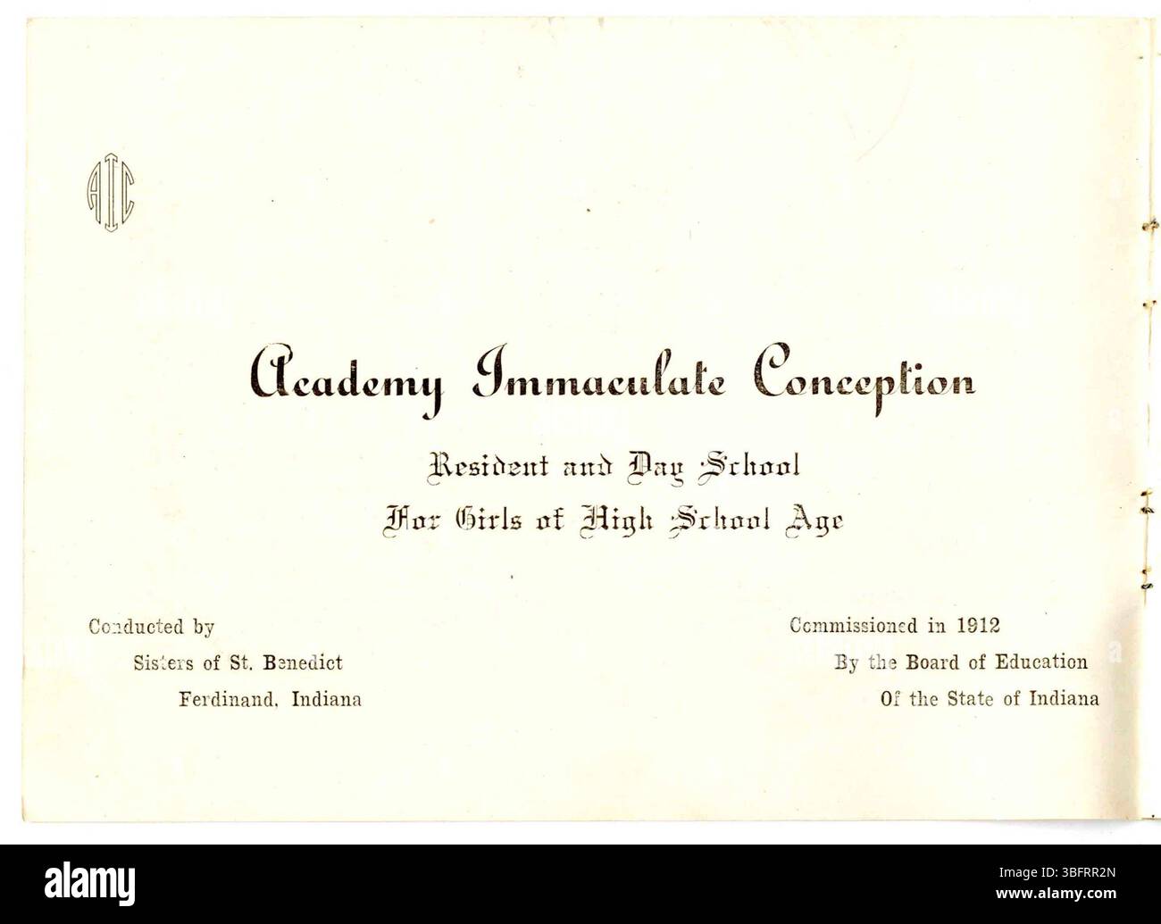 In diesem Abschnitt des Pamphlet der 1920er Jahre für die Academy Immaculate Conception werden die Bildungsangebote der Schule, einschließlich Aktivitäten, Kosten und akademischen Anforderungen, beschrieben. Stockfoto