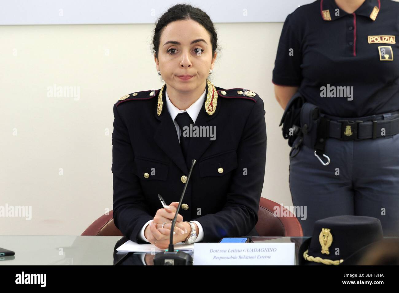 Bologna, Italia - Cronaca - 3 Giugno 2025 - conferenza stampa per omicidio coppia Gombi e Monaldi e arresto presunto omicida Maffia - NELLA FOTO: Dott.ssa Letizia GUADAGNINO Responsabile Relazioni Esterne della questura - (Foto Michele Nucci / LaPresse) News - Bologna, Italien - Foto: Mafderer und Michalmurgna, Italien - Mafi, 2025 - Pressemitteilung des Mord an Mafi und Michalbi und Mafderer - Pressepaares) Stockfoto