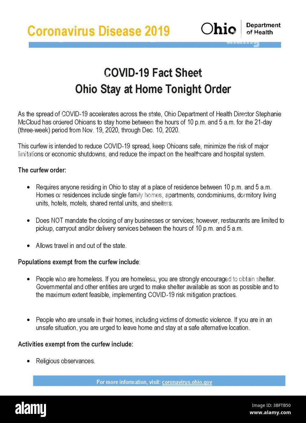 Datenblatt mit Details zu Ohios „Stay at Home Tonight“-Anordnung, aktualisiert am 5. Dezember 2020, in dem die Notmaßnahmen des Staates zur Eindämmung der Ausbreitung von COVID-19 während der Abendstunden beschrieben werden. Stockfoto