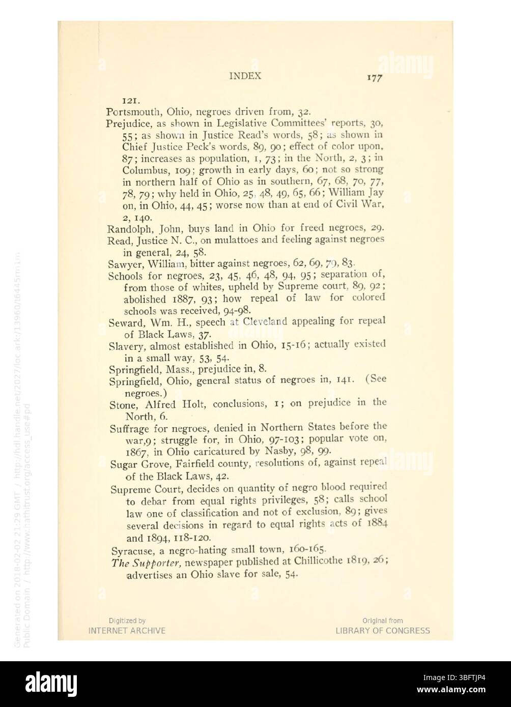 Dieses historische Dokument, *The Color Line in Ohio*, das 1913 veröffentlicht wurde, befasst sich mit den Vorurteilen der Rasse in Ohio und beschreibt die Erfahrungen der Afroamerikaner in einem typischen nördlichen Bundesstaat. Sie untersucht soziale, politische und wirtschaftliche Hindernisse, denen sich Schwarze gegenübersehen, und hebt diskriminierende Praktiken und den Kampf für Bürgerrechte während dieser Zeit hervor. Stockfoto
