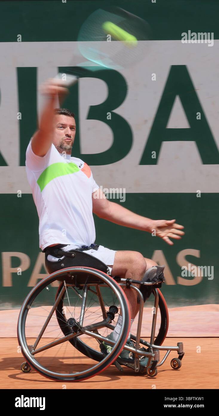 Der belgische Joachim Gerard wurde während eines einfachen Tennisspiels zwischen dem belgischen Gerard und den Holländern Spaargaren im Simple der Männer beim Rollstuhl-Tennis-Turnier Roland Garros am Dienstag, den 3. Juni 2025 in Paris, Frankreich, dargestellt. Die 2025er Ausgabe von Roland Garros findet vom 25. Mai bis 8. Juni 2025 statt. BELGA FOTO BENOIT DOPPAGNE Stockfoto
