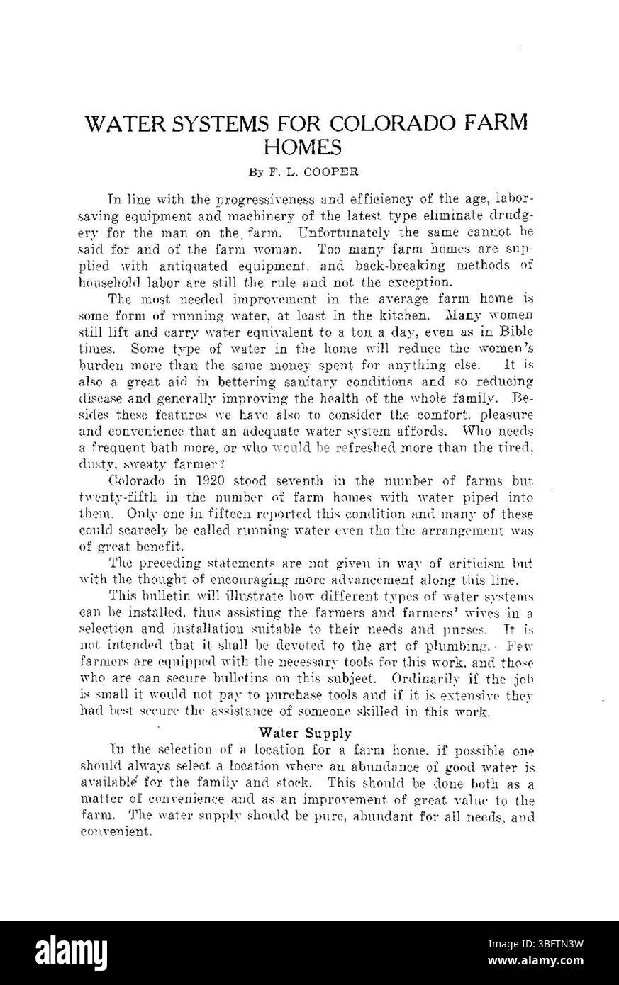 Auf Seite 3 des Dokuments von 1927 werden die Schritte zur Einrichtung von Wassersystemen für Farmen in Colorado beschrieben, wobei der Schwerpunkt auf langfristigem Wasserversorgungsmanagement und Nachhaltigkeit liegt. Stockfoto