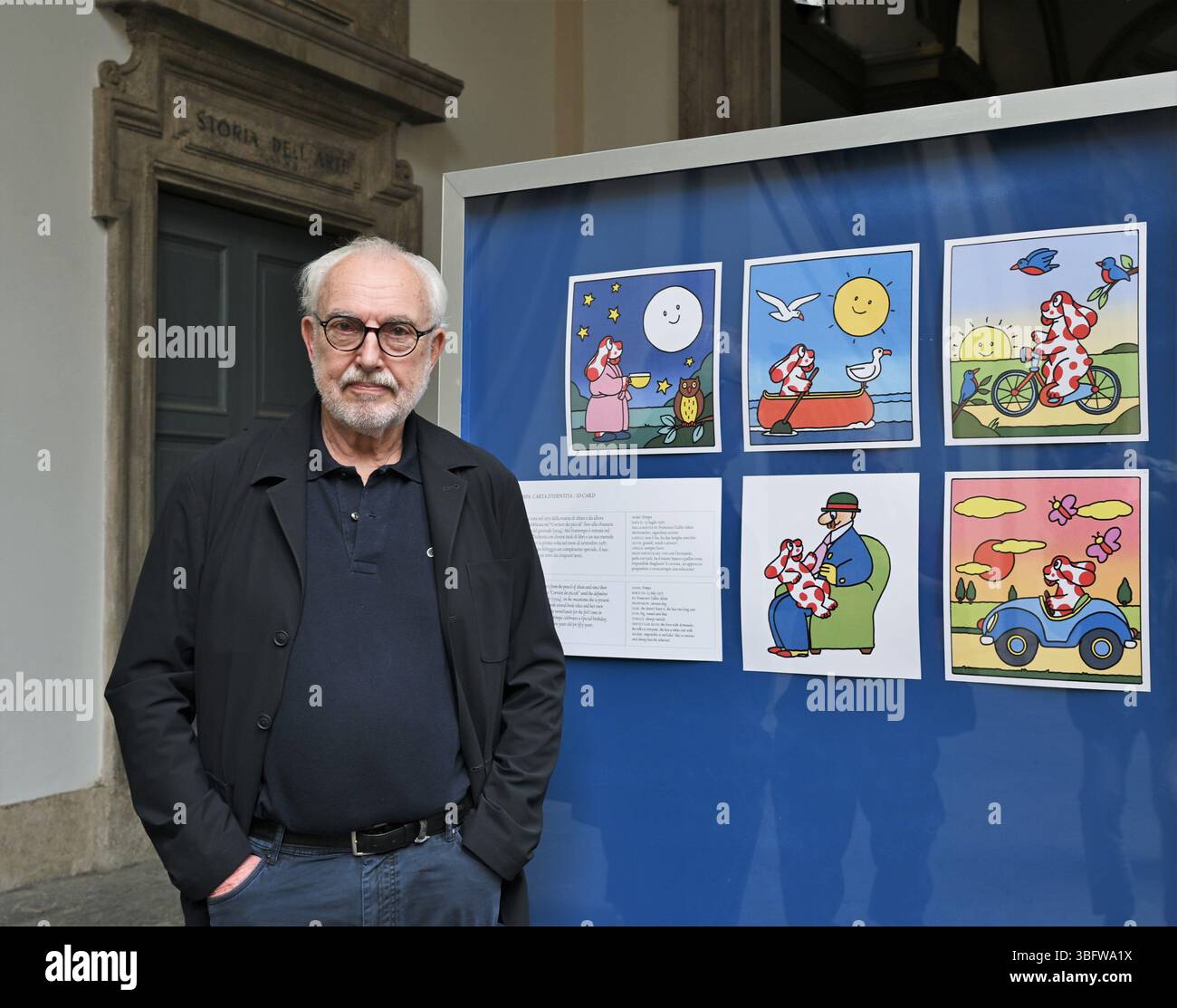 Mailand, Italien in der Pinacoteca di Brera in Mailand im Cortile d'Onore die Ausstellung „Happy Birthday Linus. 1965-2025: 60 Jahre Autorencomics in Mailand. Mit einer Hommage an Altan' auf dem Foto: Altan (Francesco Tullio) Stockfoto