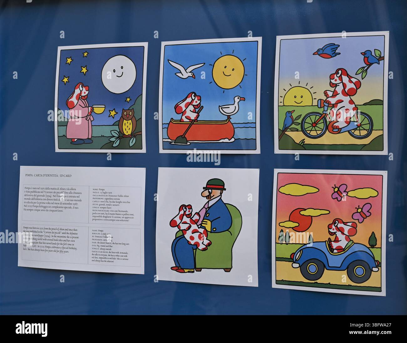 Mailand, Italien in der Pinacoteca di Brera in Mailand im Cortile d'Onore die Ausstellung „Happy Birthday Linus. 1965-2025: 60 Jahre Autorencomics in Mailand. Mit einer Hommage an Altan' auf dem Foto: Ausstellungsräume mit Werken Stockfoto