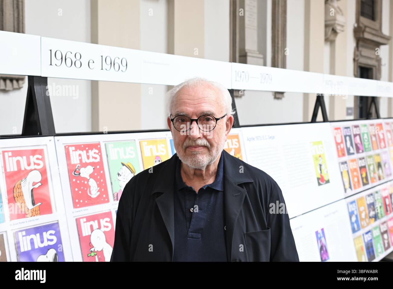 Mailand, Italien in der Pinacoteca di Brera in Mailand im Cortile d'Onore die Ausstellung „Happy Birthday Linus. 1965-2025: 60 Jahre Autorencomics in Mailand. Mit einer Hommage an Altan' auf dem Foto: Altan (Francesco Tullio) Stockfoto