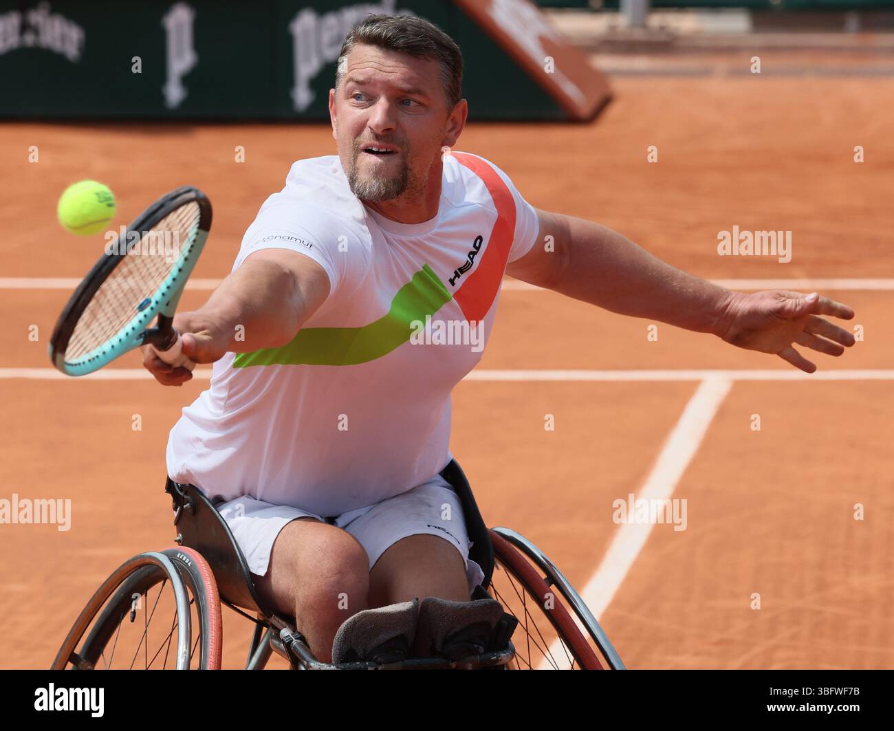 Paris, Frankreich. Juni 2025. Der belgische Joachim Gerard wurde während eines einfachen Tennisspiels zwischen dem belgischen Gerard und dem Holländer Spaargaren im Simple der Männer beim Rollstuhl-Tennis-Turnier Roland Garros in Paris dargestellt. Die 2025er Ausgabe von Roland Garros findet vom 25. Mai bis 8. Juni 2025 statt. BELGA FOTO BENOIT DOPPAGNE Credit: Belga News Agency/Alamy Live News Stockfoto