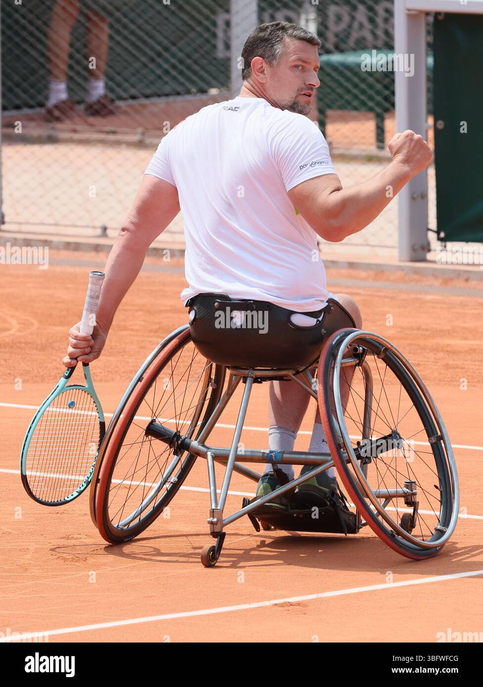 Paris, Frankreich. Juni 2025. Der belgische Joachim Gerard wurde während eines einfachen Tennisspiels zwischen dem belgischen Gerard und dem Holländer Spaargaren im Simple der Männer beim Rollstuhl-Tennis-Turnier Roland Garros in Paris dargestellt. Die 2025er Ausgabe von Roland Garros findet vom 25. Mai bis 8. Juni 2025 statt. BELGA FOTO BENOIT DOPPAGNE Credit: Belga News Agency/Alamy Live News Stockfoto