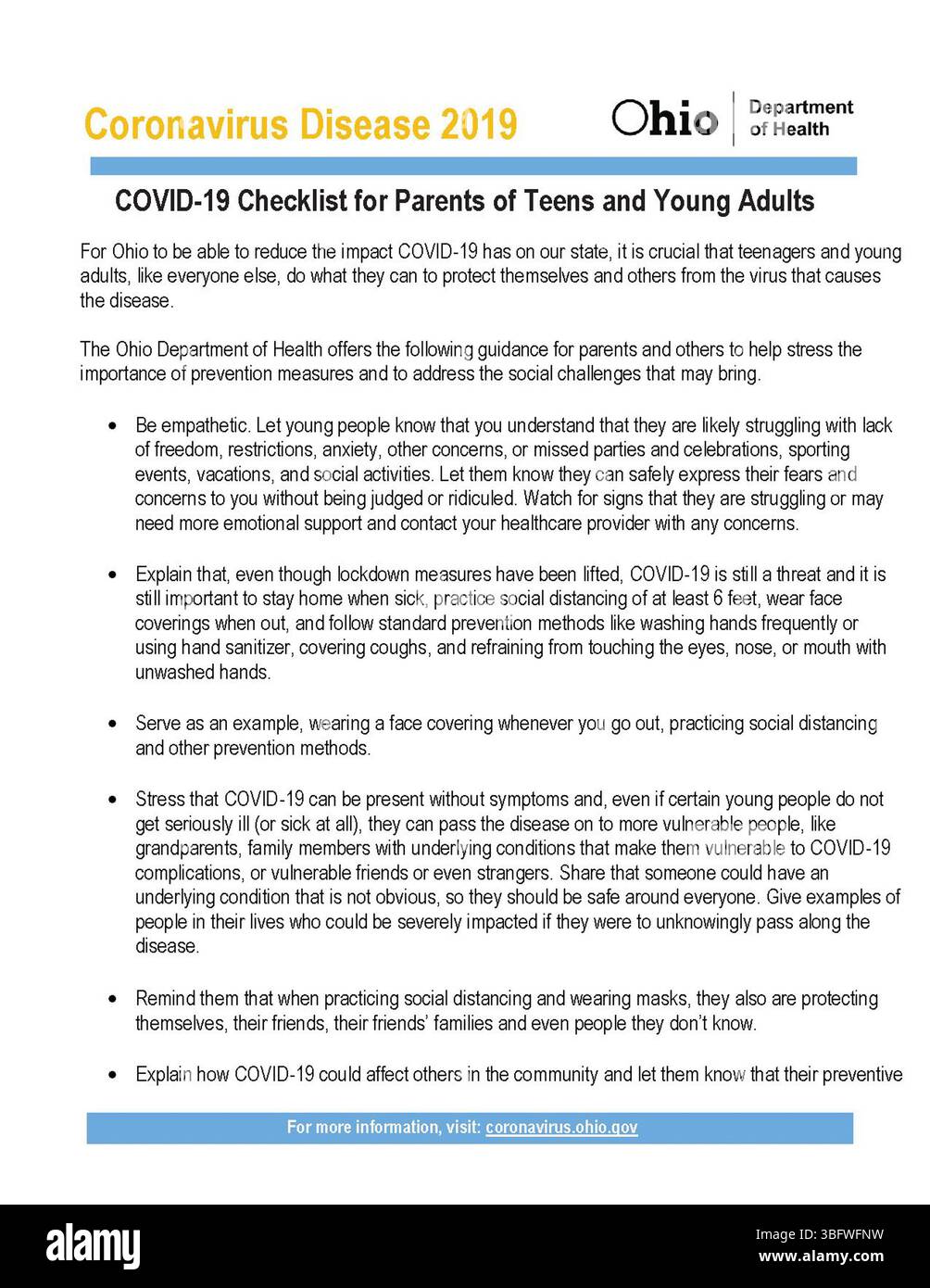 Dieses Dokument enthält eine COVID-19-Checkliste für Eltern von Teenagern und jungen Erwachsenen. Sie enthält Leitlinien und Empfehlungen für das Management von Gesundheit und Sicherheit während der Coronavirus-Pandemie, die am 17. Juli 2020 eingerichtet wurde. Stockfoto