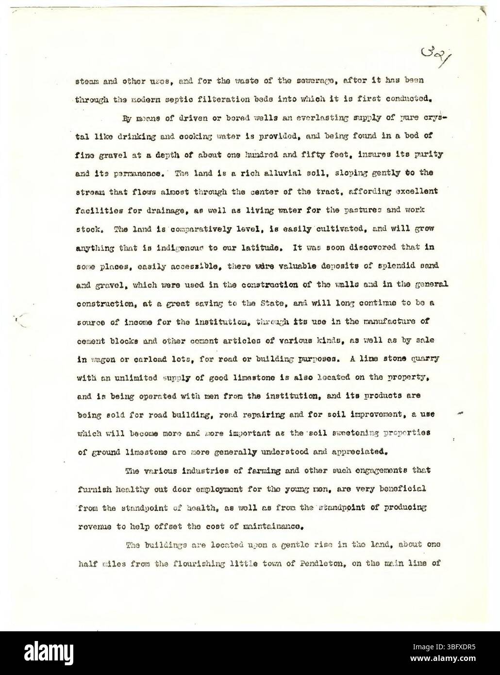 Dieser Entwurf von Warren T. McCrays Memoiren enthält eine detaillierte Darstellung seines Lebens, einschließlich seiner Kindheit, seiner politischen Karriere, seiner geschäftlichen Aktivitäten und seiner Verurteilung wegen Postbetrug, der zu seiner Zeit im Bundesgefängnis führte. Stockfoto