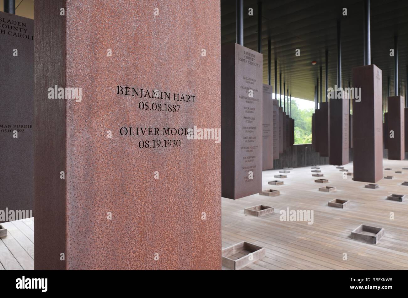 Das National Memorial for Peace and Justice in Montgomery, Alabama, dokumentiert die aktivste Ära des RassenterrorLynchens von 1877 bis 1950, USA Stockfoto