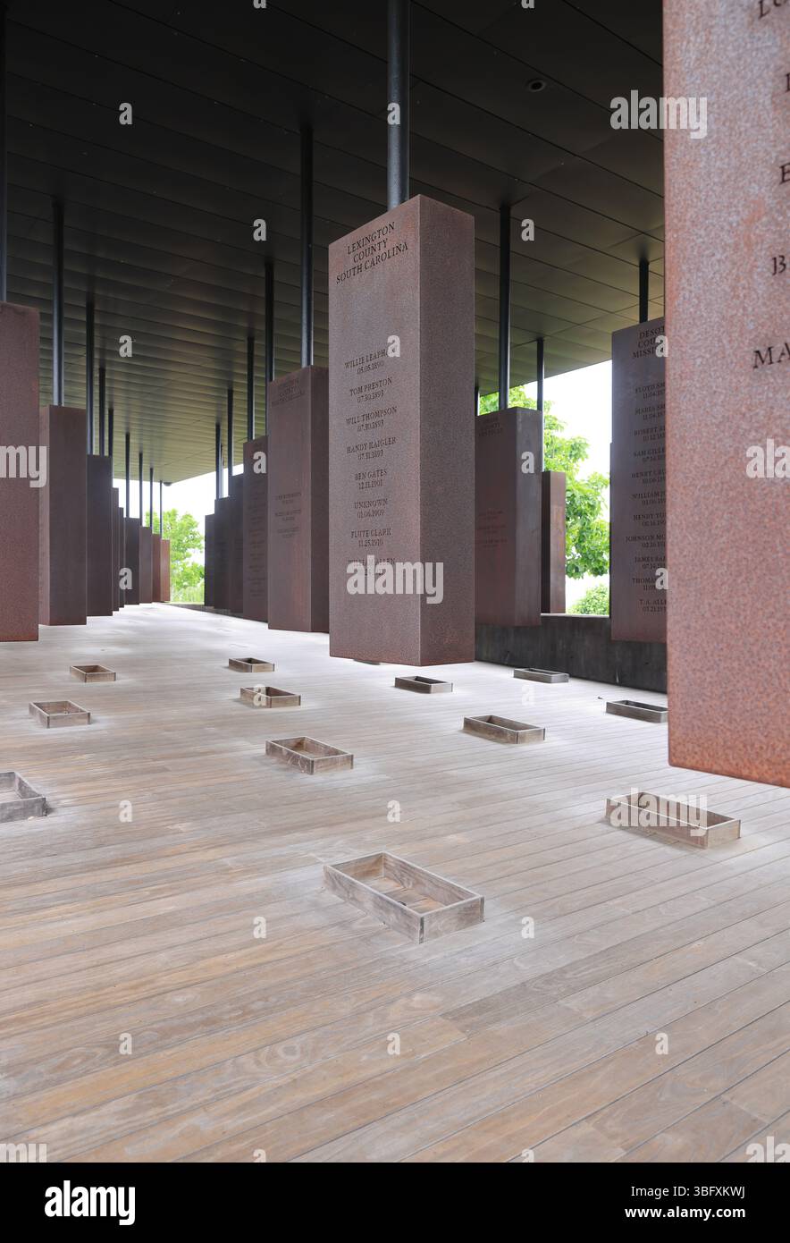 Das National Memorial for Peace and Justice in Montgomery, Alabama, dokumentiert die aktivste Ära des RassenterrorLynchens von 1877 bis 1950, USA Stockfoto