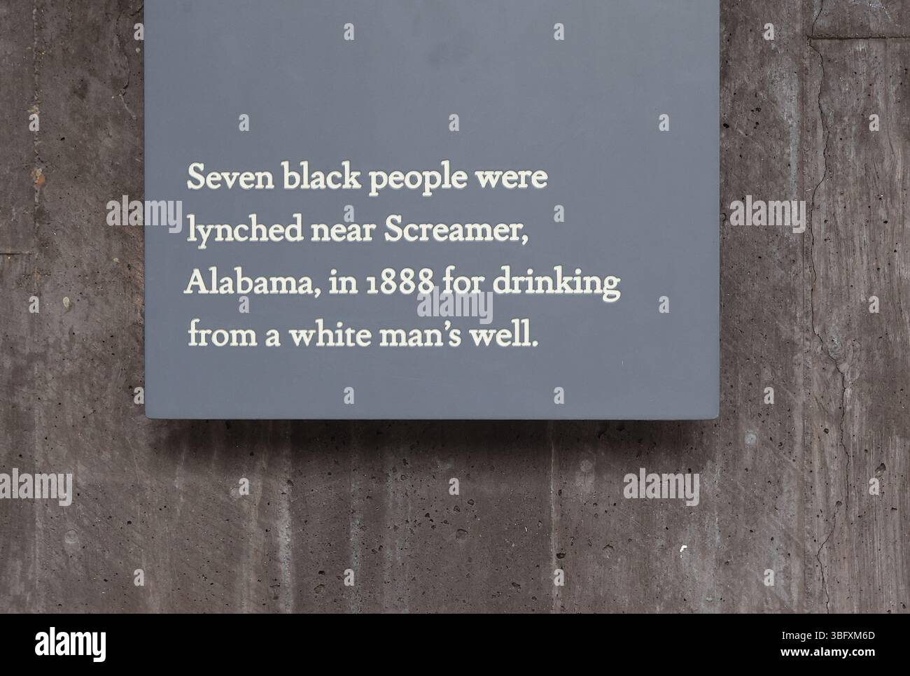 Das National Memorial for Peace and Justice in Montgomery, Alabama, dokumentiert die aktivste Ära des RassenterrorLynchens von 1877 bis 1950, USA Stockfoto