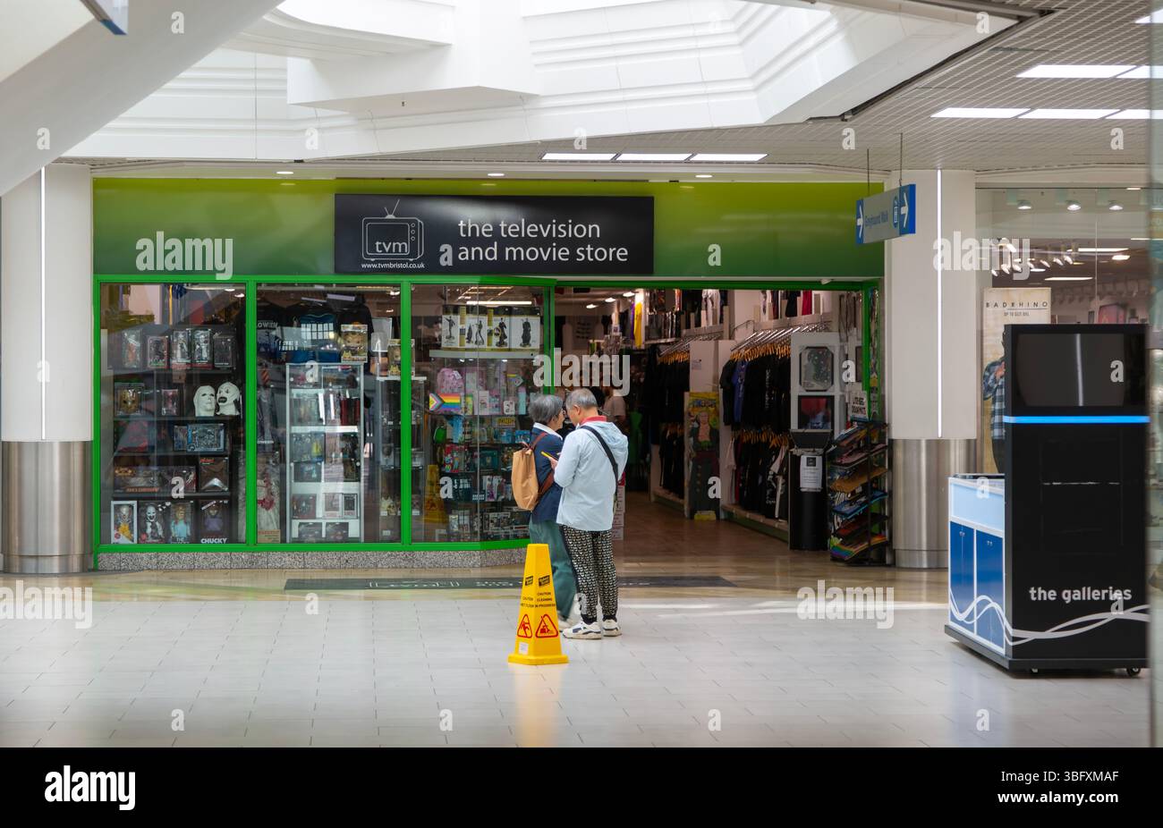 Fernseh- und Filmgeschäft, The Galleries Shopping Centre, Broadmead, Stadtzentrum von Bristol, England, Großbritannien Stockfoto