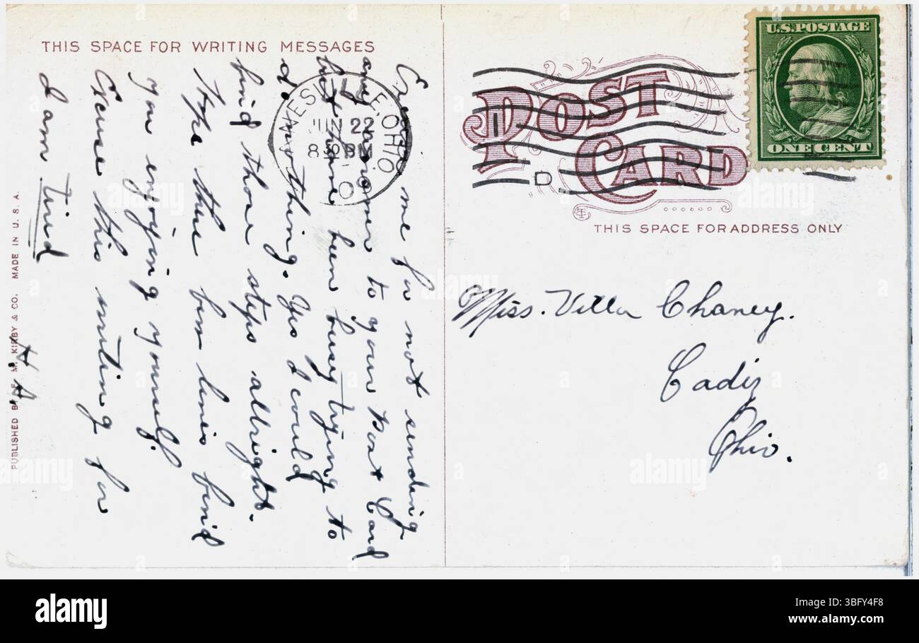 Ein koloriertes Bild der Methodist Episcopal Church (heute Grace United Methodist Church) in Zanesville, Ohio, mit Fußgängern und einem frühen Auto. Die Kirche wurde 1909 geweiht. Stockfoto