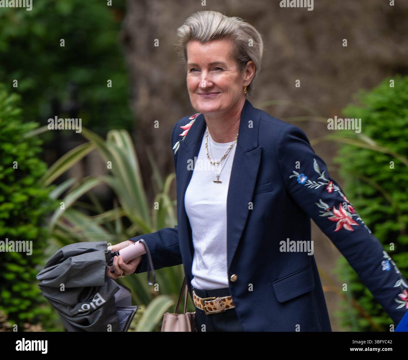 Martha Lane Fox, Baroness Lane-Fox aus Soho, britische Geschäftsfrau, Philanthropin und Beamte. Sie war Mitbegründerin von Last Minute während des Dotcom-Booms Anfang der 2000er Jahre und war in der Folge für digitale Projekte im öffentlichen Dienst tätig. Sie sitzt in den Vorständen von WeTransfer und Chanel und ist Trustee des Queen's Commonwealth Trust. Zuvor war sie Mitglied des Vorstands von Channel 4. In Downing Street London, Großbritannien Stockfoto