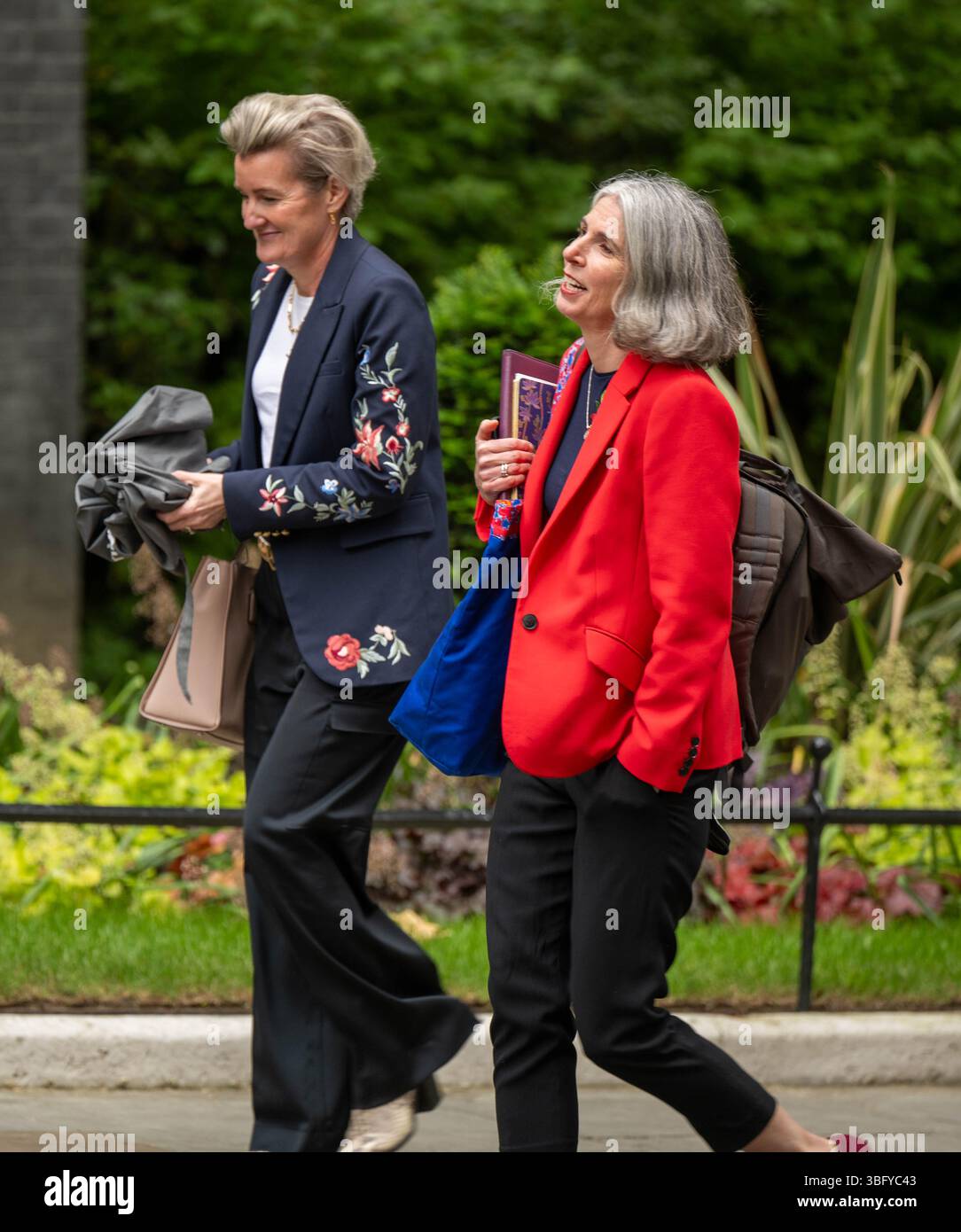 Martha Lane Fox, Baroness Lane-Fox aus Soho, britische Geschäftsfrau, Philanthropin und Beamte. Sie war Mitbegründerin von Last Minute während des Dotcom-Booms Anfang der 2000er Jahre und war in der Folge für digitale Projekte im öffentlichen Dienst tätig. Sie sitzt in den Vorständen von WeTransfer und Chanel und ist Trustee des Queen's Commonwealth Trust. Zuvor war sie Mitglied des Vorstands von Channel 4. In Downing Street London, Großbritannien Stockfoto