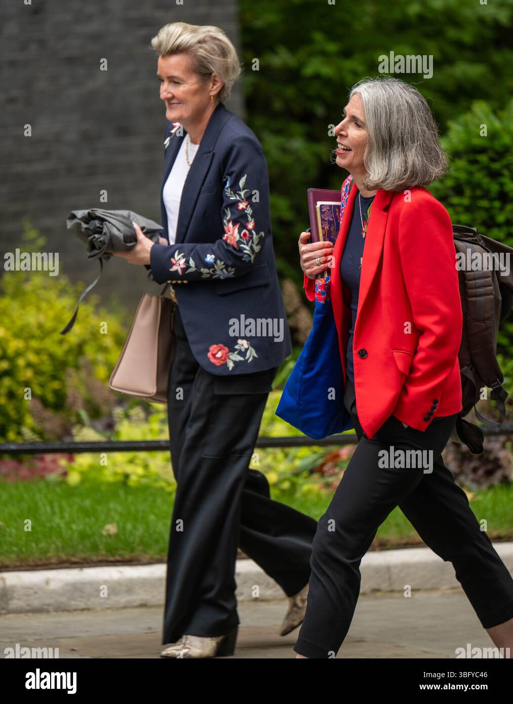 Martha Lane Fox, Baroness Lane-Fox aus Soho, britische Geschäftsfrau, Philanthropin und Beamte. Sie war Mitbegründerin von Last Minute während des Dotcom-Booms Anfang der 2000er Jahre und war in der Folge für digitale Projekte im öffentlichen Dienst tätig. Sie sitzt in den Vorständen von WeTransfer und Chanel und ist Trustee des Queen's Commonwealth Trust. Zuvor war sie Mitglied des Vorstands von Channel 4. In Downing Street London, Großbritannien Stockfoto