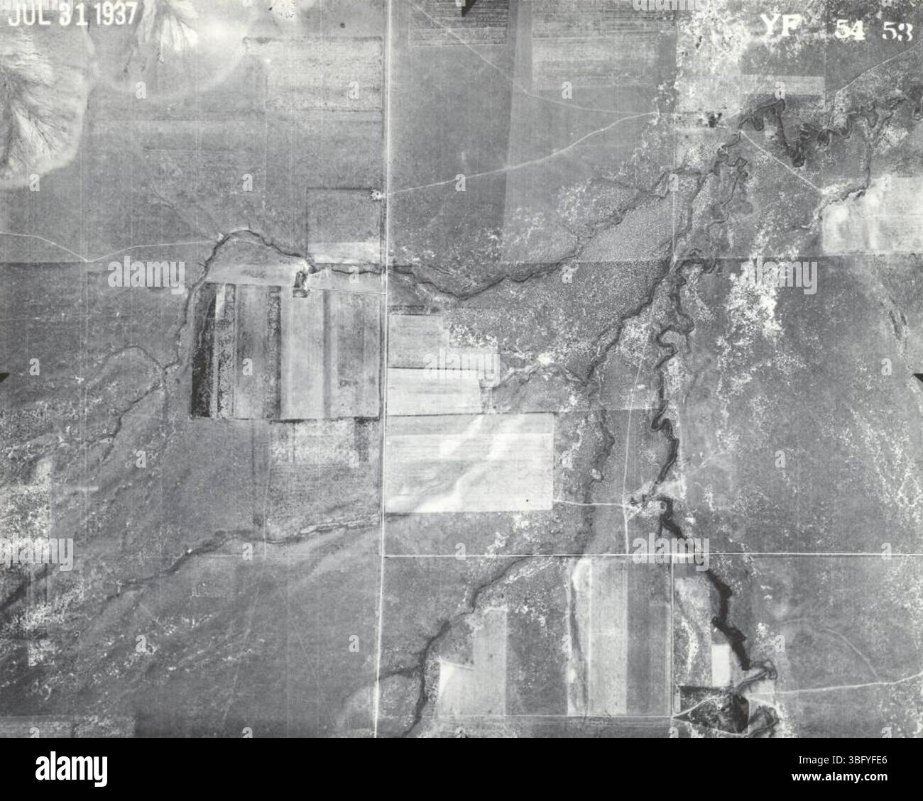 Die YF 54-53-Karte ist eine Darstellung im Maßstab 1:20.000, aber es fehlen Autorendetails. Sie dient der genauen Kartierung und Raumplanung. Stockfoto