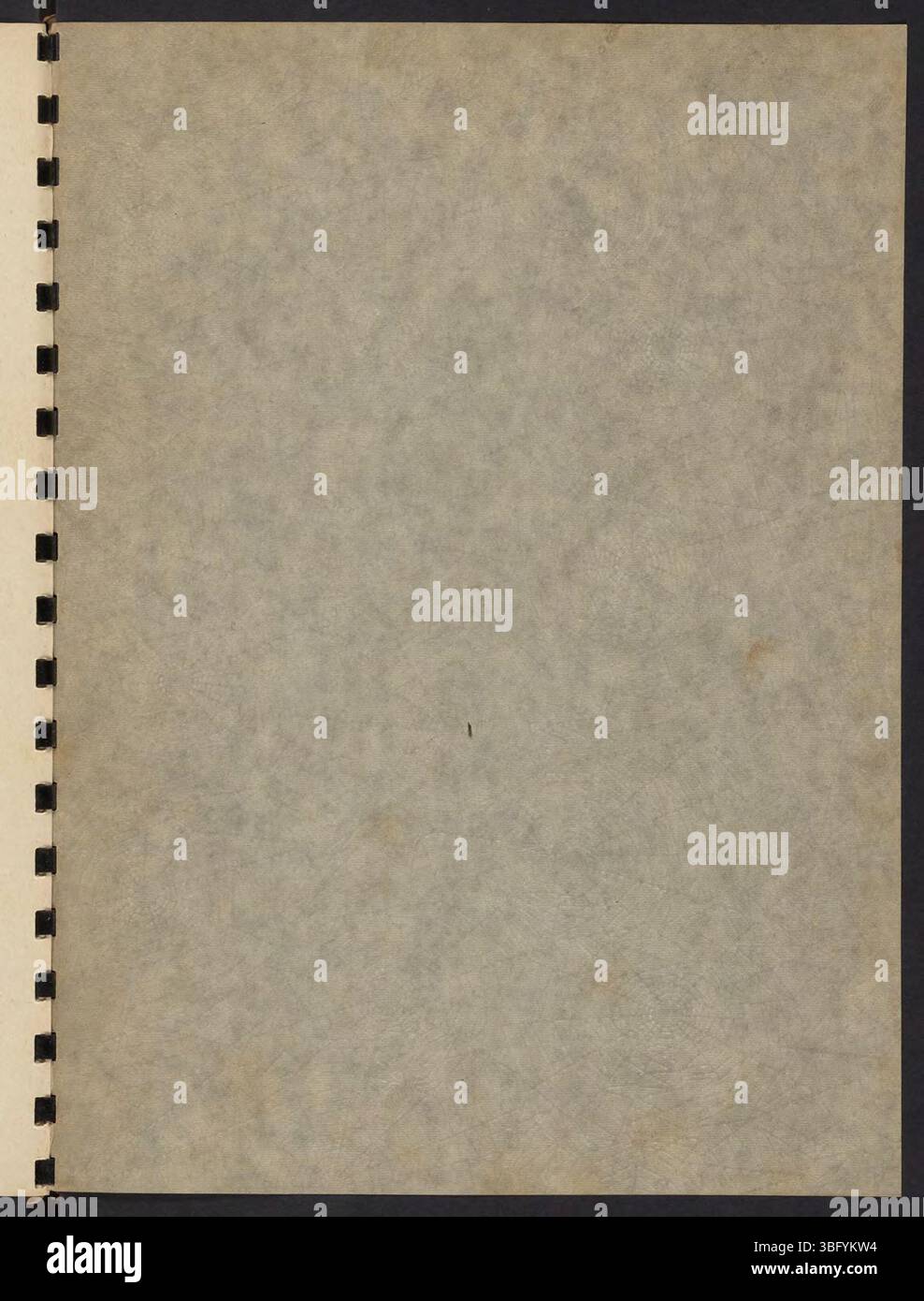 Seite 57 des Jahrbuchs der Seven Mile High School 1943, das das Jahrbuch mit abschließenden Porträts und Reflexionen aus der Seniorenklasse abschließt, wobei der Schwerpunkt auf den Abschluss und das Ende der High School gelegt wird. Stockfoto