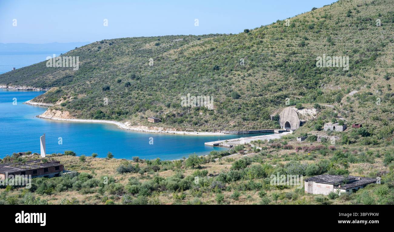 U-Boot-Bunkertunnel in der Nähe von Porto Palermo, Albanien Stockfoto