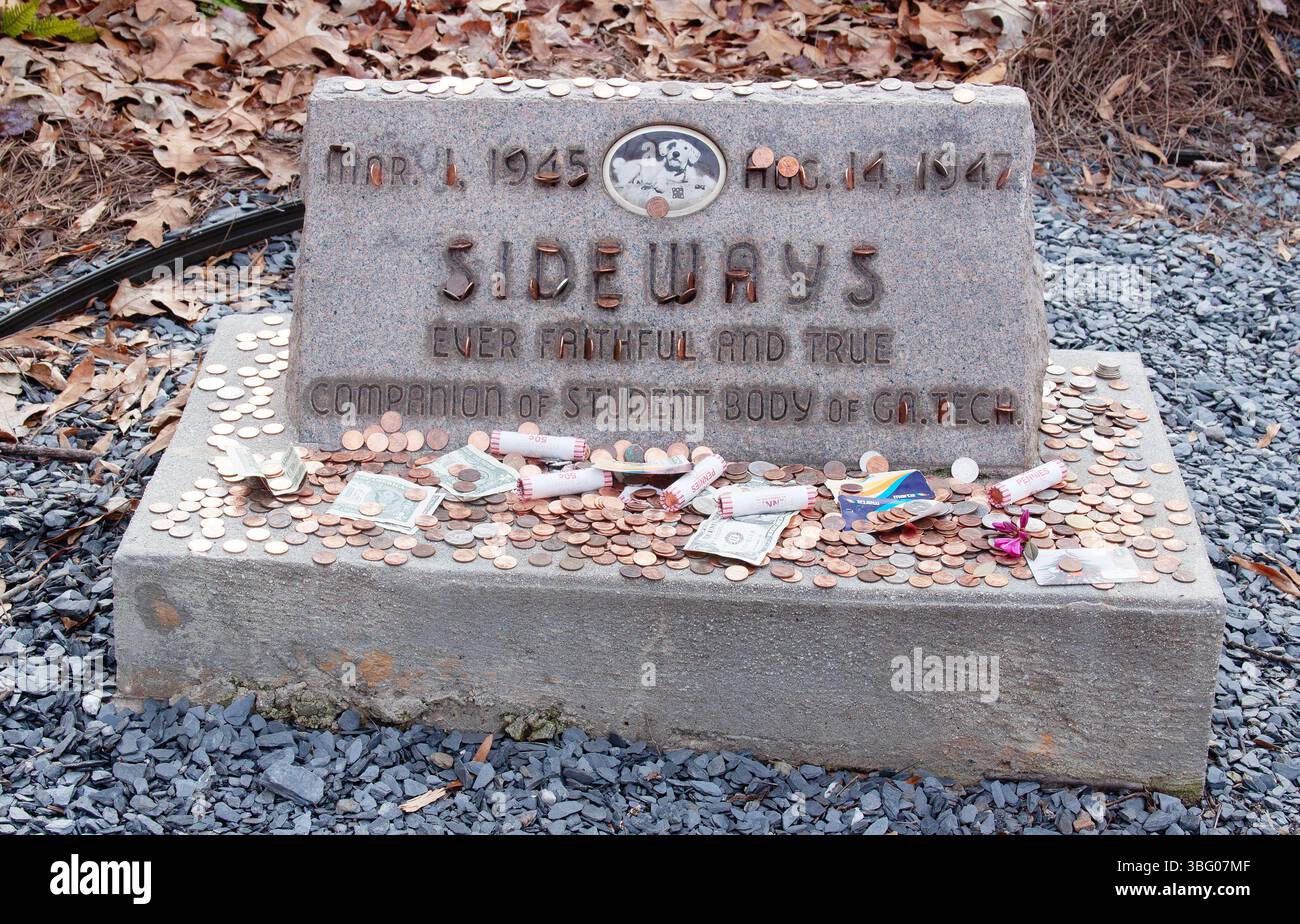 Seitlich der Grabstein Hund auf dem Georgia Tech Campus in Atlanta Stockfoto