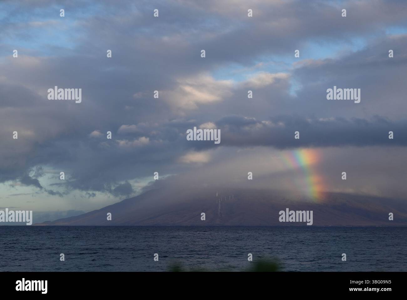 regenbogen über dem pazifik auf Maui Hawaii Stockfoto