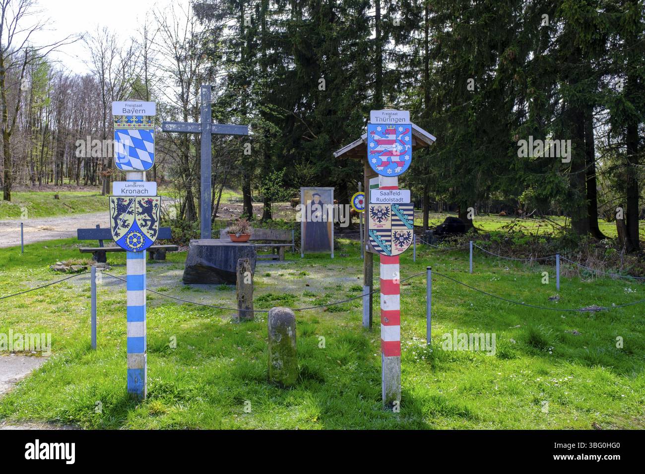 Historischer innerdeutscher Grenzübergang, Zollhütte an der Schildwiese, am Rennsteig, bei Tettau, Fränkische Waldhochstraße, Fränkischer Wald, Stockfoto