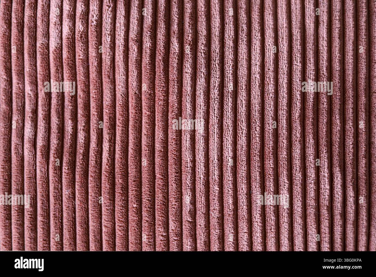 Rosafarbenes, weiches Material mit erhöhter Streifenstruktur Stockfoto