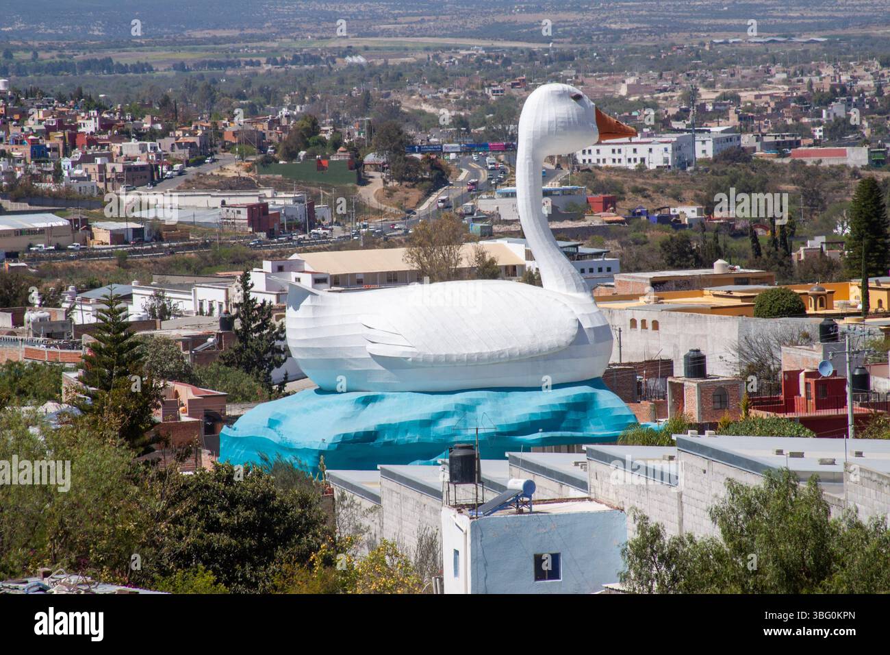 Das Gebäude „San Miguel de Allende Giant Duck“, das wie eine Riesenente geformt ist. Das Gebäude ist keine Gans, sondern eine entenförmige Struktur. Stockfoto