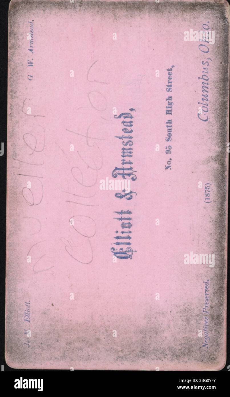 Foto einer jungen Frau in einer weißen Bluse mit Spitzenschal und Schmuck. Aufgenommen 1875 von James Madison Elliott und George W. Armstead, die aktive Fotografen in Columbus, Ohio, waren. Stockfoto